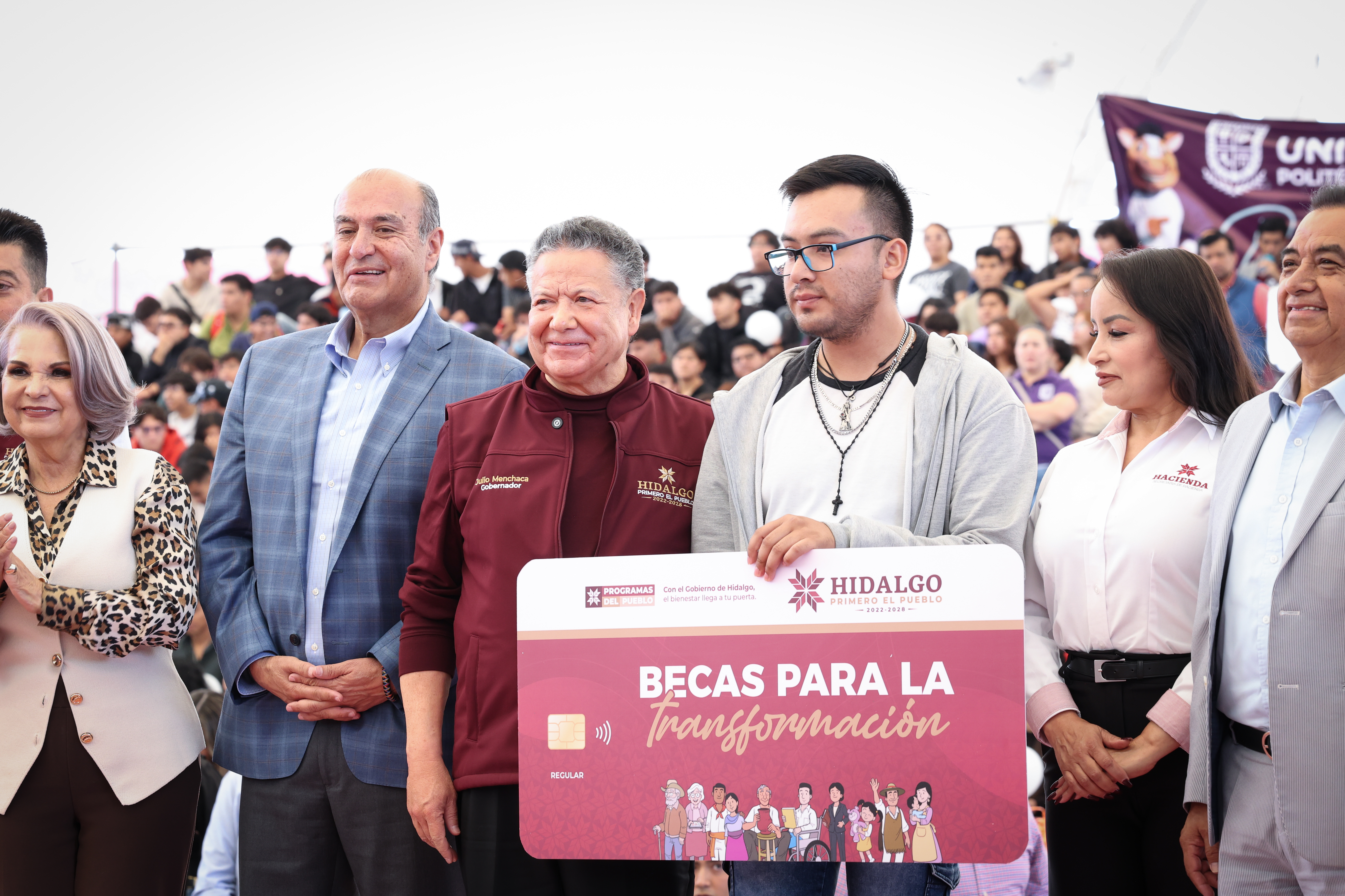 Hidalgo, segundo estado con más becas para universitarios: Julio Menchaca